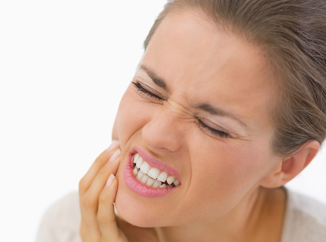 Qual especialidade de dentista extrai dente do siso?